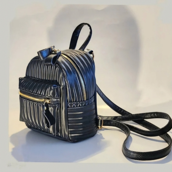 Backpack 🎒 - Picture 3 of 5